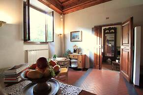 Domus Giorgio Authentic 1600's apt with Stunning Garden and Rooftop