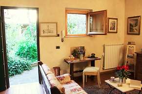 Oro Fine Studio in quiet Residence with Garden and Rooftop