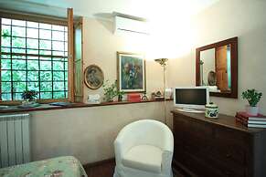 Incenso Fine Studio in quiet Residence with Garden and Rooftop