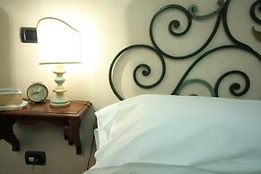 Incenso Fine Studio in quiet Residence with Garden and Rooftop