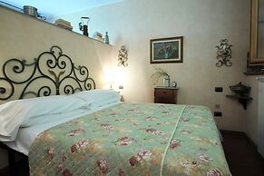 Incenso Fine Studio in quiet Residence with Garden and Rooftop