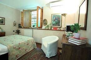 Incenso Fine Studio in quiet Residence with Garden and Rooftop