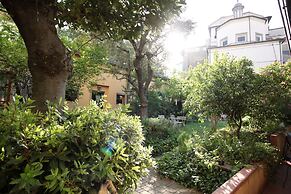 Incenso Fine Studio in quiet Residence with Garden and Rooftop