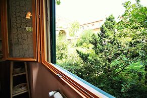 Incenso Fine Studio in quiet Residence with Garden and Rooftop