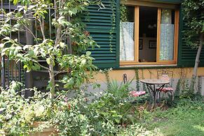 Incenso Fine Studio in quiet Residence with Garden and Rooftop