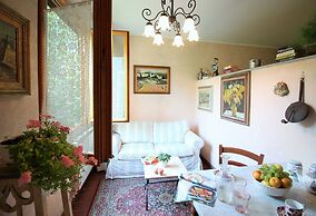 Incenso Fine Studio in quiet Residence with Garden and Rooftop