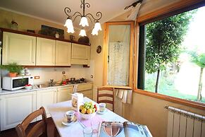 Mirra Fine Studio in quiet Residence with Garden and Rooftop