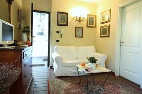 Mirra Fine Studio in quiet Residence with Garden and Rooftop