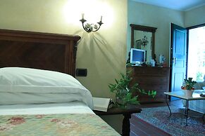 Mirra Fine Studio in quiet Residence with Garden and Rooftop