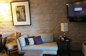 GetAways at Palm Springs Tennis Club