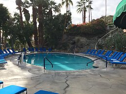GetAways at Palm Springs Tennis Club