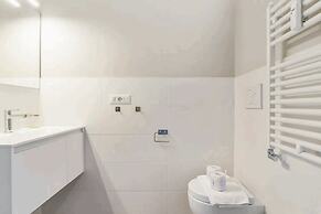 Isola View Renovated Apartment