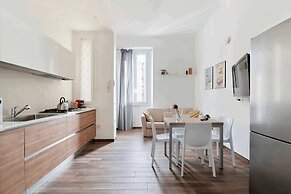 Isola View Renovated Apartment