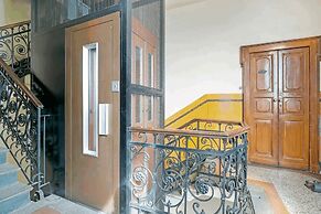 Isola View Renovated Apartment