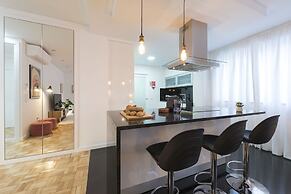 Bruno's Downtown Apartment