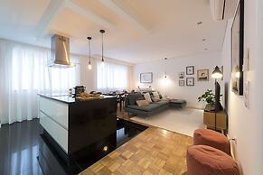 Bruno's Downtown Apartment