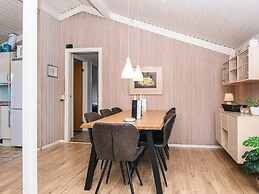 6 Person Holiday Home in Hemmet