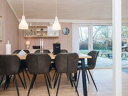 6 Person Holiday Home in Hemmet