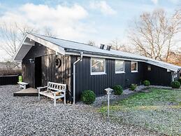 6 Person Holiday Home in Hemmet