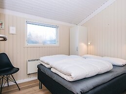 6 Person Holiday Home in Hemmet