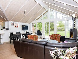 8 Person Holiday Home in Allingabro-by Traum