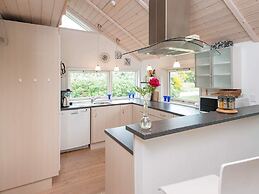 5 Star Holiday Home in Allingabro