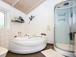 8 Person Holiday Home in Allingabro-by Traum