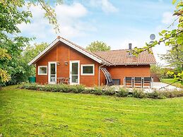 8 Person Holiday Home in Allingabro-by Traum
