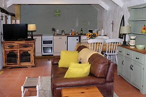 Cowshed Cottage Located nr Kynance Cove