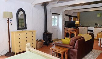 Cowshed Cottage Located nr Kynance Cove