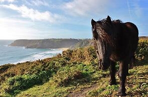 Cowshed Cottage Located nr Kynance Cove