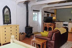 Cowshed Cottage Located nr Kynance Cove