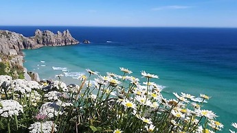 Cowshed Cottage Located nr Kynance Cove
