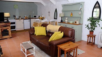Cowshed Cottage Located nr Kynance Cove