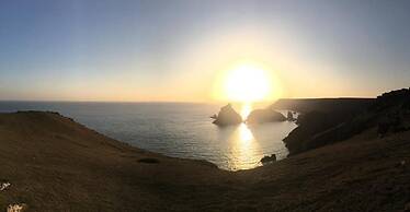 Cowshed Cottage Located nr Kynance Cove