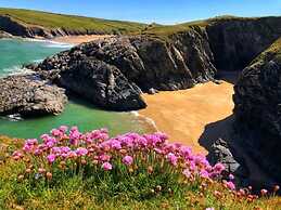 Cowshed Cottage Located nr Kynance Cove
