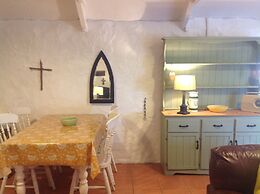 Cowshed Cottage Located nr Kynance Cove