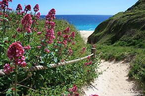 Cowshed Cottage Located nr Kynance Cove