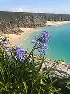 Cowshed Cottage Located nr Kynance Cove