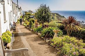 Cowshed Cottage Located nr Kynance Cove