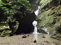 Cowshed Cottage Located nr Kynance Cove