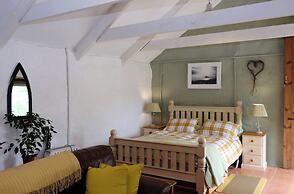 Cowshed Cottage Located nr Kynance Cove