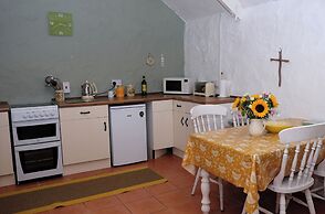 Cowshed Cottage Located nr Kynance Cove