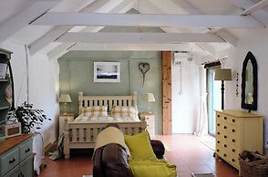 Cowshed Cottage Located nr Kynance Cove