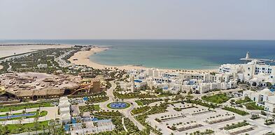 Hilton Salwa Beach Resort & Villas