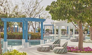 Hilton Salwa Beach Resort & Villas
