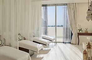 Hilton Salwa Beach Resort & Villas