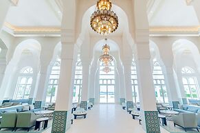 Hilton Salwa Beach Resort & Villas