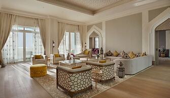 Hilton Salwa Beach Resort & Villas