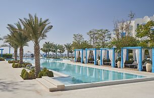 Hilton Salwa Beach Resort & Villas